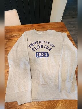 University of Florida Gray Crewneck Sweatshirt — Classic Collegiate Pullover